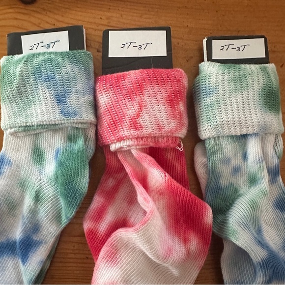 New old navy tie dye socks for kids 2T-3T 
3 pairs - Picture 2 of 2